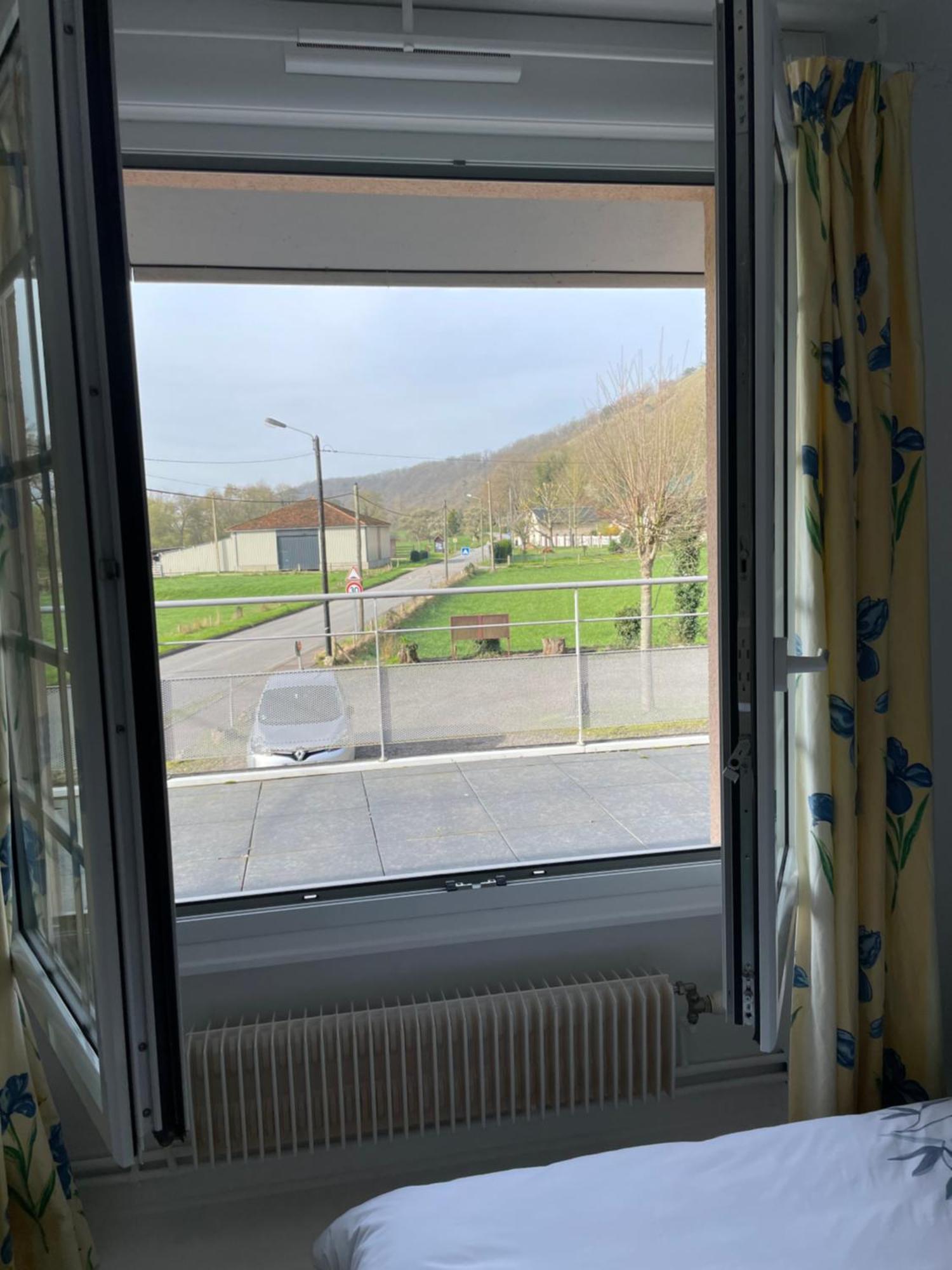 Auberge De La Roque La Roquette Eksteriør billede