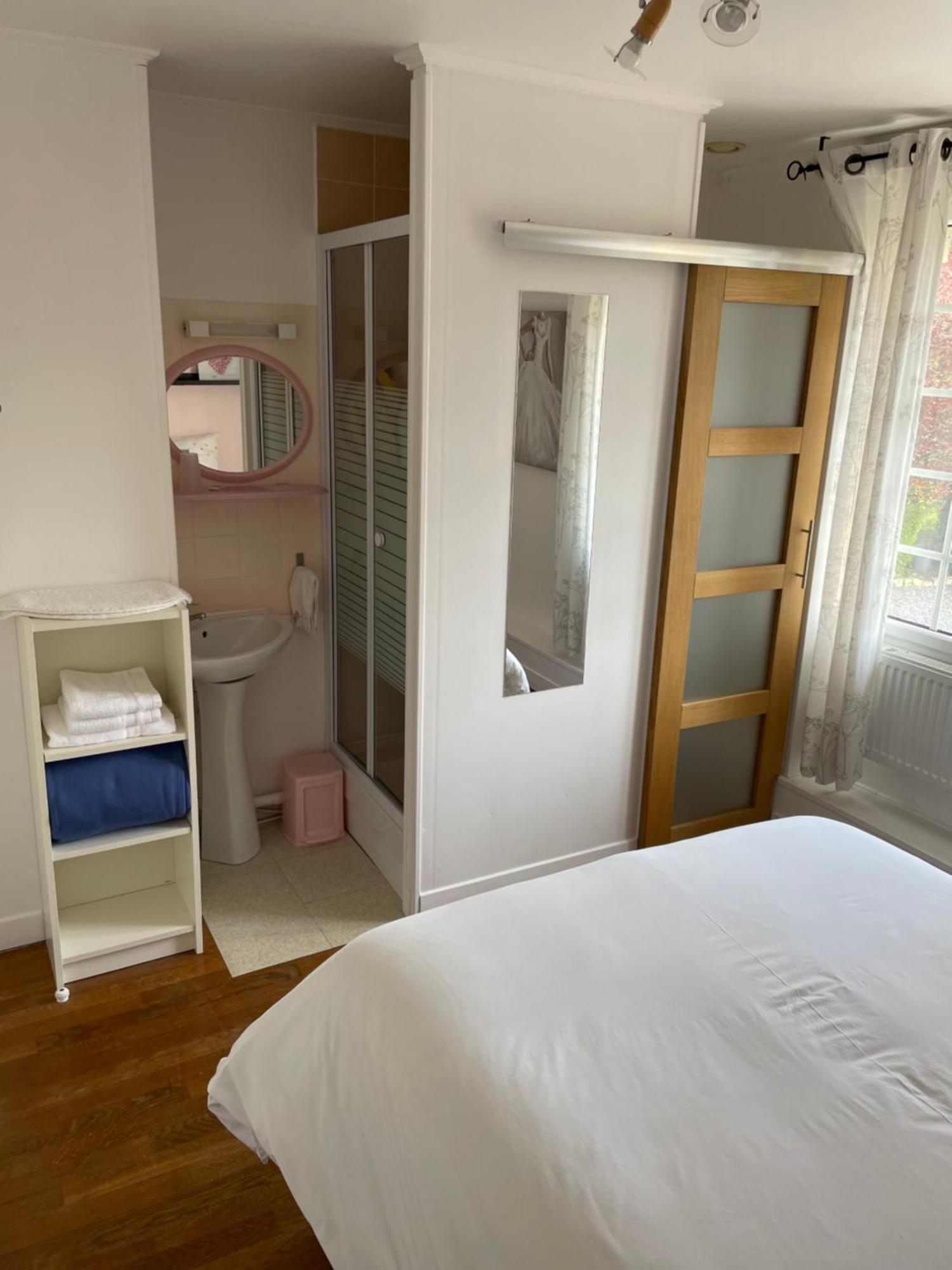 Auberge De La Roque La Roquette Eksteriør billede